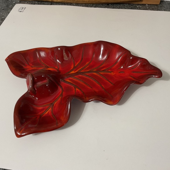 VTG Beautiful Red Leaf Shaped Tray Blue Mountain Pottery - Picture 1 of 7
